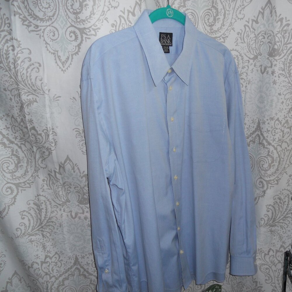 Jos. A. Bank 17 1/2 / 35 Blue Chambray Button Down Shirt